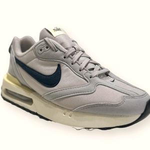 NIKE Air Max Arch Support Size 7.5
